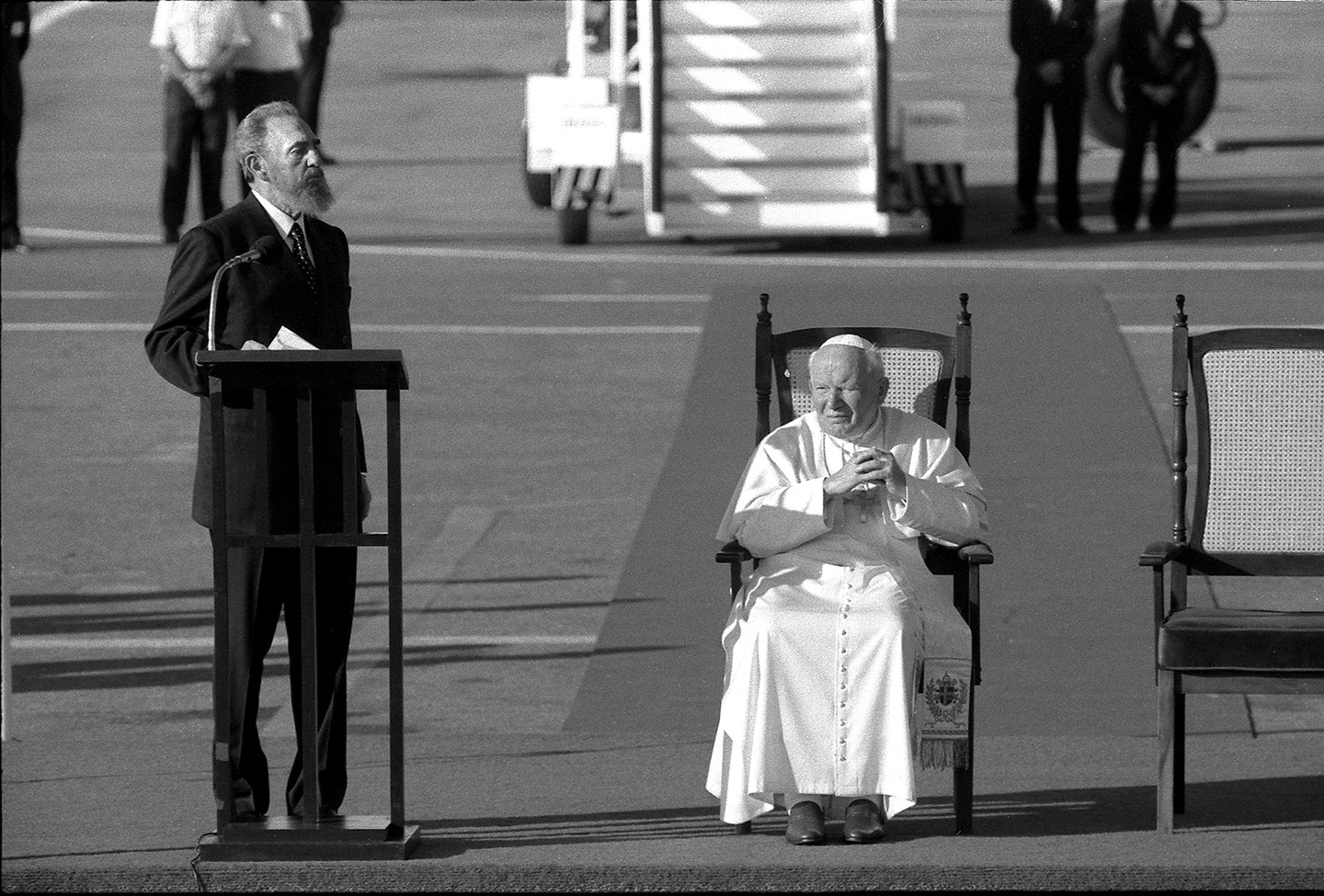 fidel and pope>
														<!--div class=