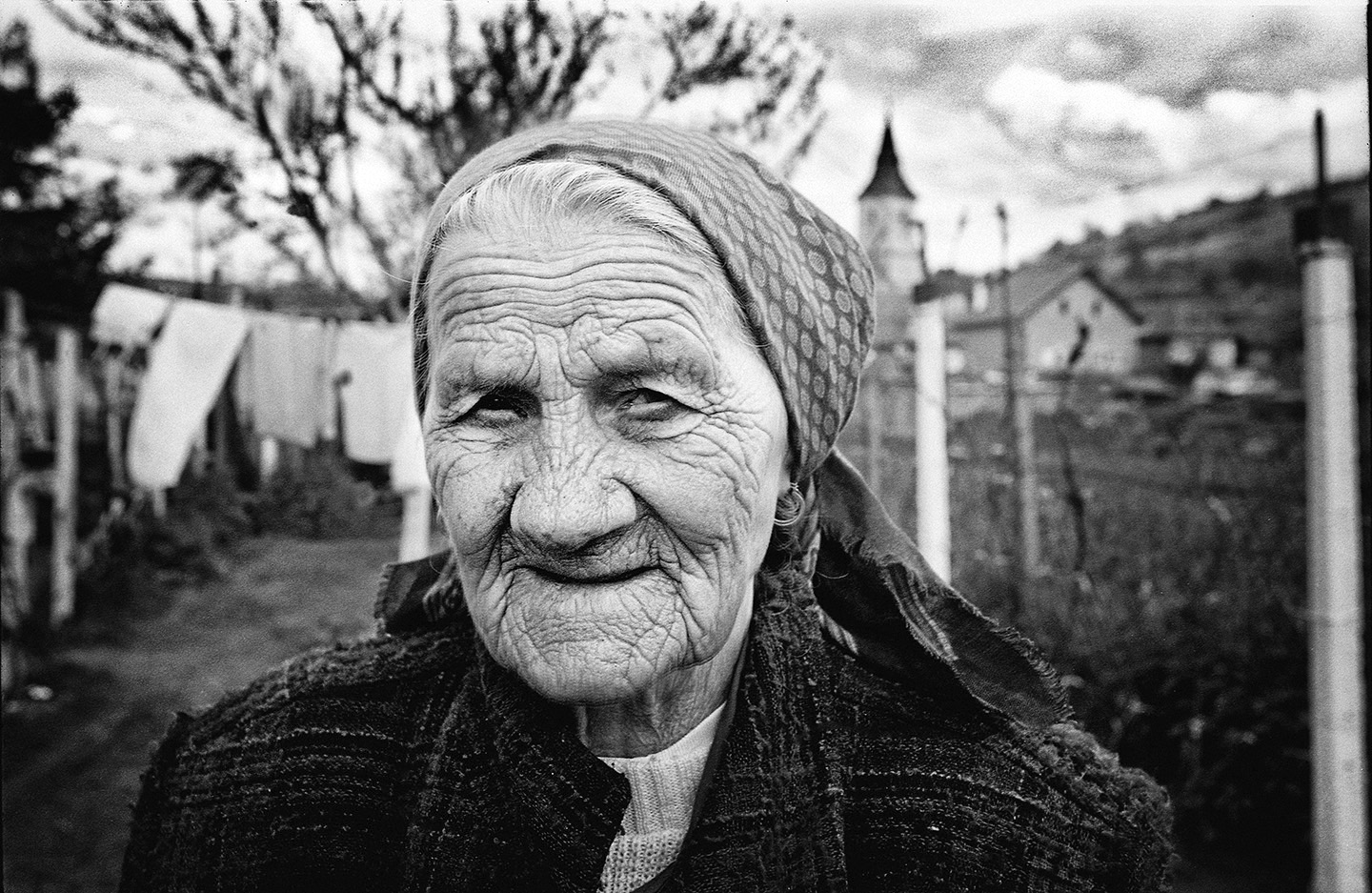 romania_old_woman>
														<!--div class=