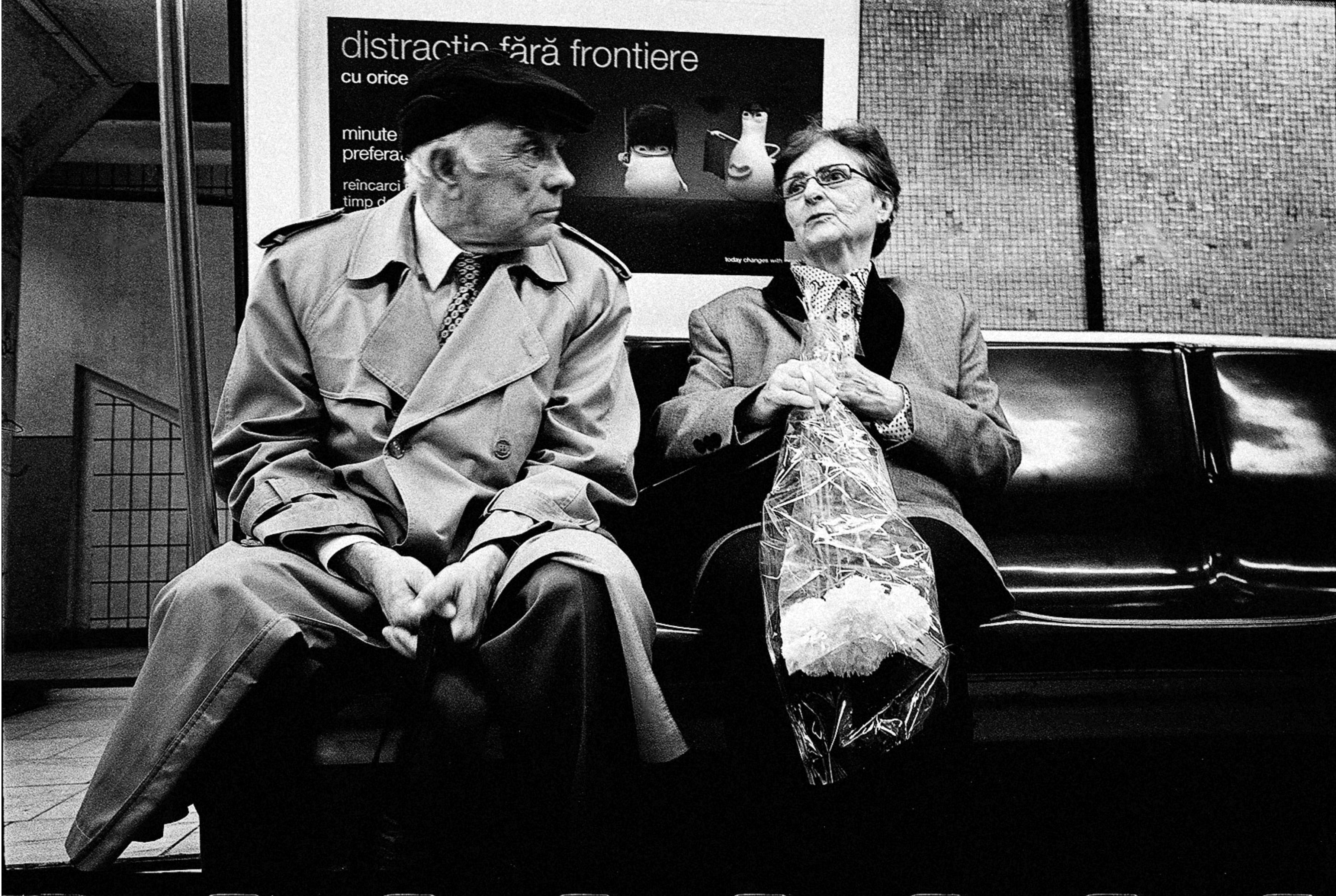 old couple romania metro>
														<!--div class=