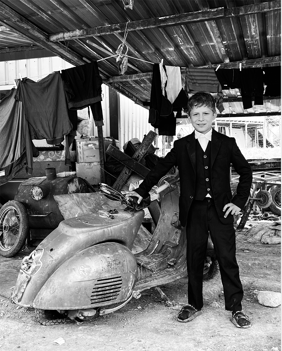 boy vespa gipsy boy >
														<!--div class=