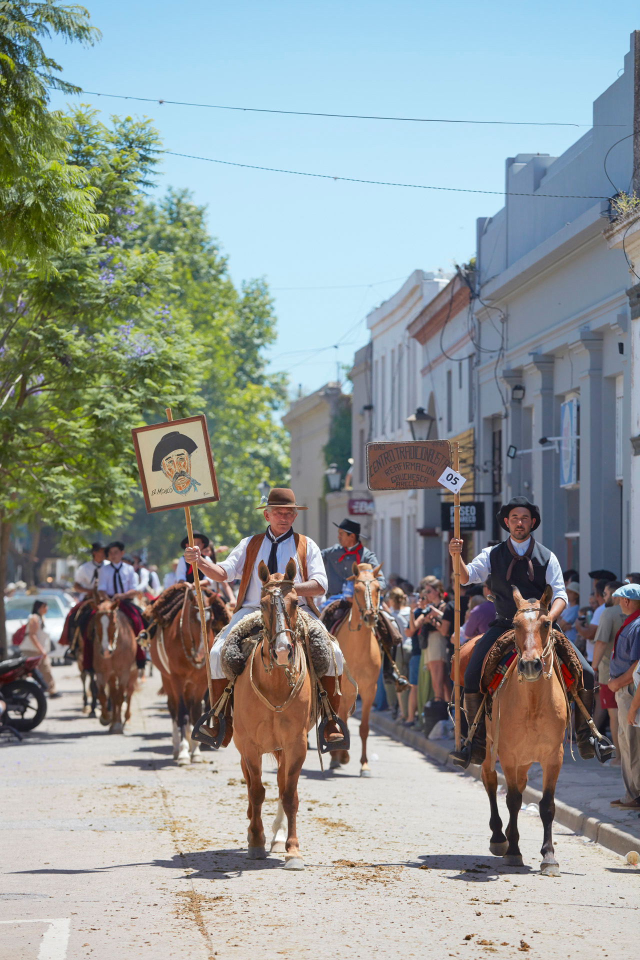 gauchos fiesta 4>
														<!--div class=